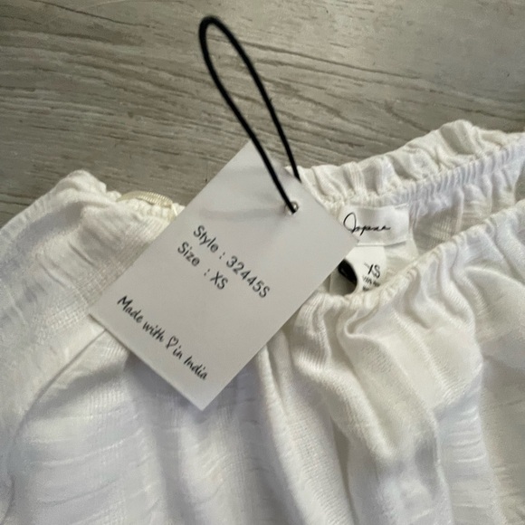 White Asymmetrical Ruffled Blouse - Picture 4 of 4